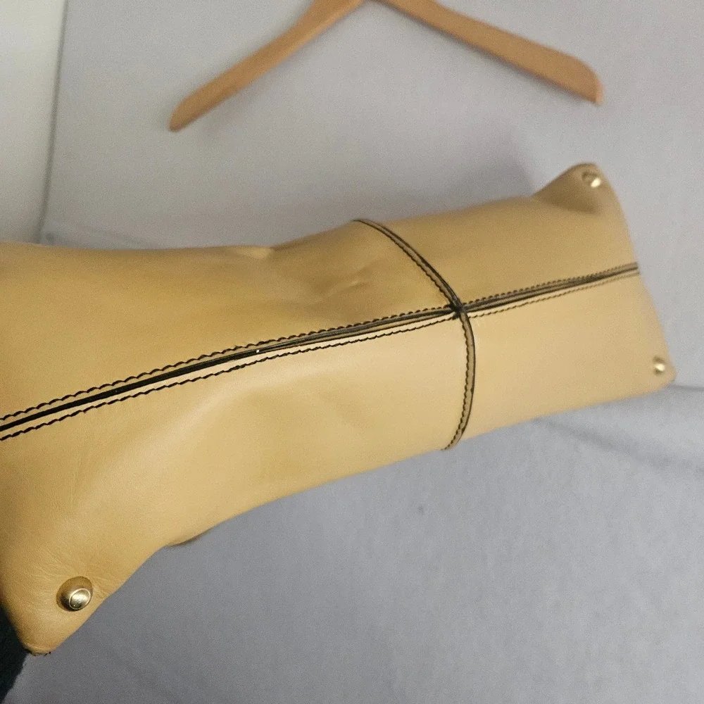 Tods Tan Beige Leather Handbag Black Contrast Stitch Gold Hardware Made in Italy